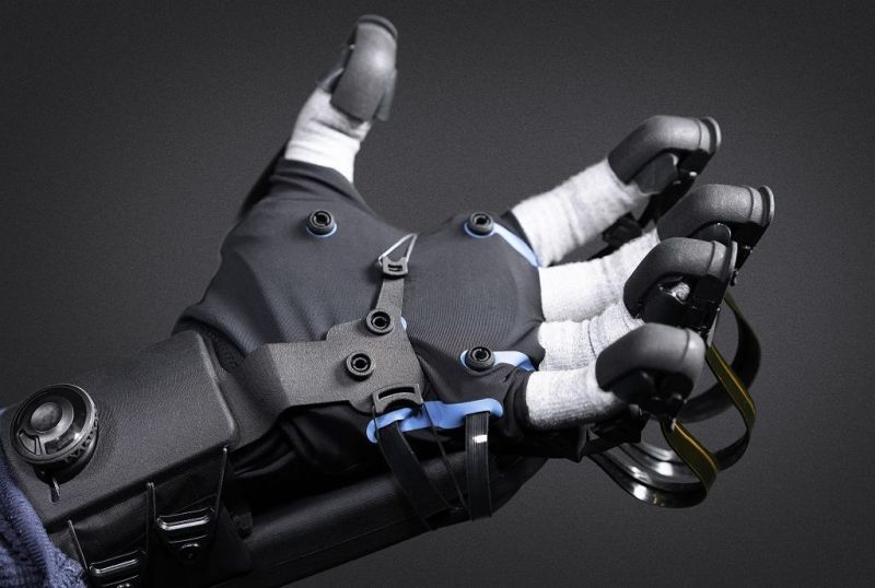 HaptX-Gloves-DK-Close-Up-1024x688